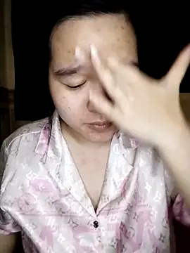 Snapshot of Thomgdee chatting on March 12, 2025, 1:40 pm Thomgdee online show from March 12, 2025, 1:40 pm