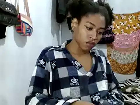Snapshot of miriam775 chatting on March 13, 2025, 11:19 am miriam775 online show from March 13, 2025, 11:19 am