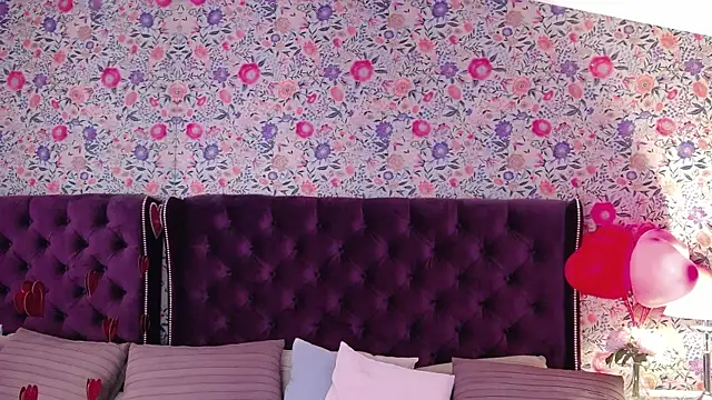 Snapshot of Evapeach_ chatting on February 19, 2025, 1:50 pm Evapeach  online show from February 19, 2025, 1:50 pm