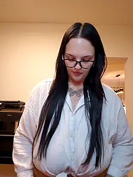 Snapshot of Jujuicy_97 chatting on May 19, 2026, 9:33 pm Jujuicy 97 online show from May 19, 2026, 9:33 pm