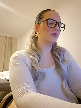 Snapshot of Jujuicy_97 chatting on February 17, 2026, 6:49 pm Jujuicy 97 online show from February 17, 2026, 6:49 pm