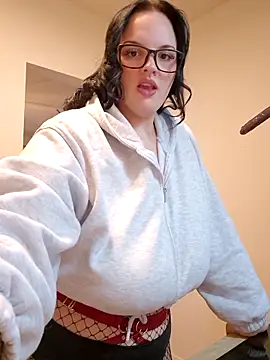 Snapshot of Jujuicy_97 chatting on February 4, 2026, 8:09 am Jujuicy 97 online show from February 4, 2026, 8:09 am