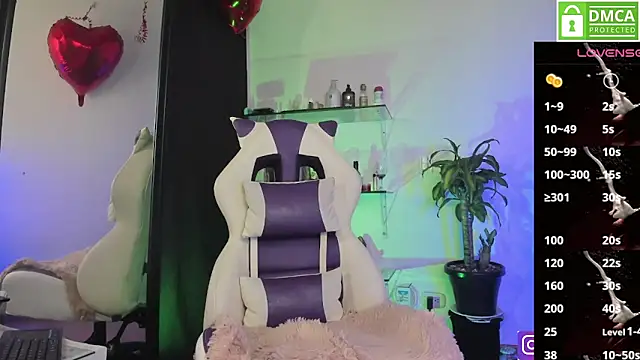 natashaanurak online show from February 24, 2025, 1:13 am