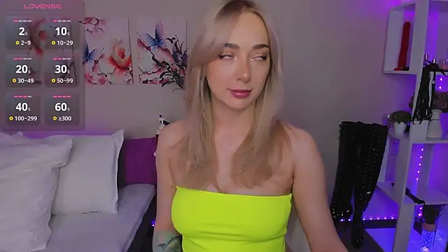 MissLisaX online show from April 18, 2026, 3:20 am