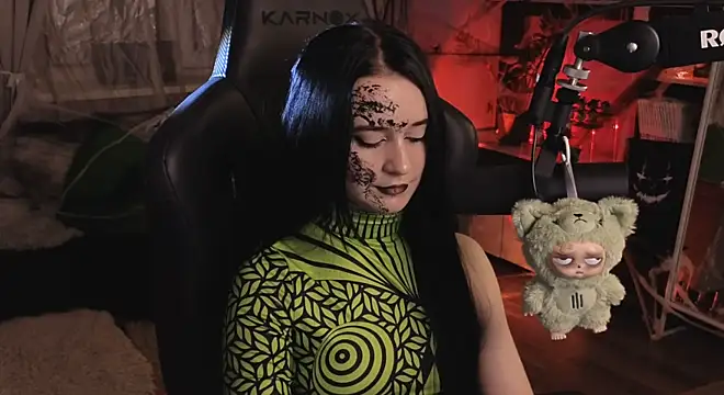 KiraLiLime online show from October 31, 2025, 4:36 pm