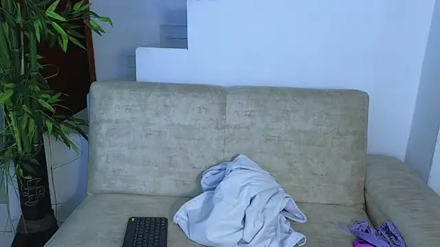 Snapshot of Lorenne_Miller chatting on October 22, 2025, 5:07 am Lorenne Miller online show from October 22, 2025, 5:07 am