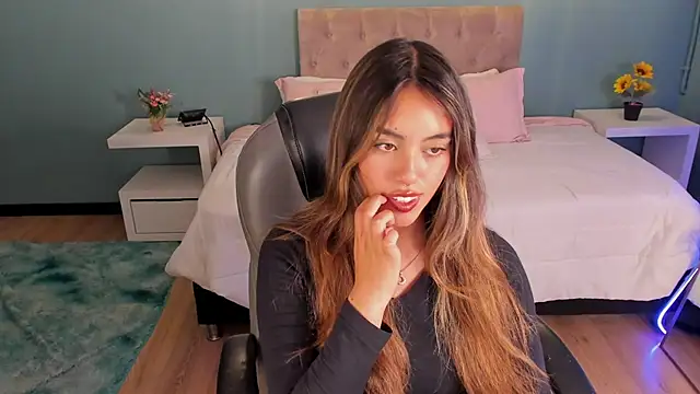  Charlotte evans 1 online show from April 17, 2026, 5:05 pm