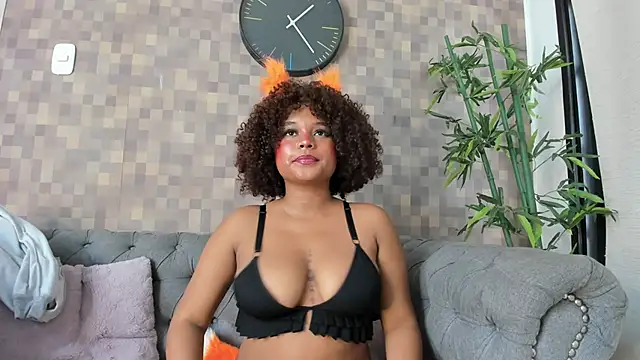 nataly velez online show from October 31, 2025, 7:43 pm