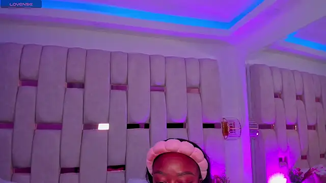 mia schwarz online show from April 26, 2026, 1:52 pm