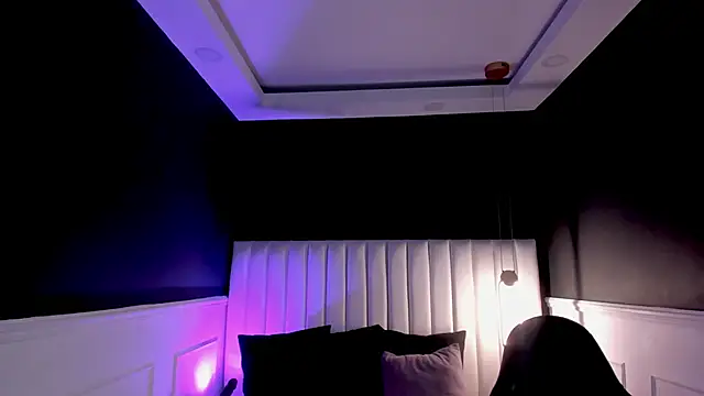 mia schwarz online show from April 24, 2026, 11:45 am