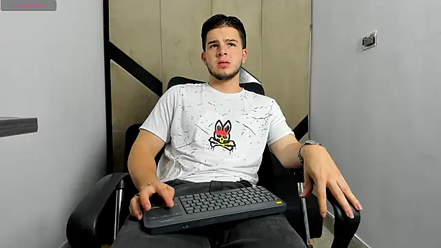 Snapshot of danielclarton1 chatting on February 8, 2025, 6:54 am danielclarton1 online show from February 8, 2025, 6:54 am