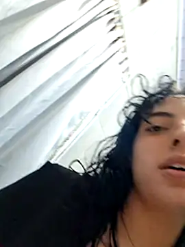 Sweet-diamondxxx online show from June 15, 2026, 11:15 pm