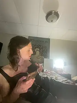 kikiwonderbar online show from March 18, 2026, 1:31 am