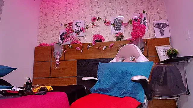 aisha sh online show from September 13, 2025, 11:54 am