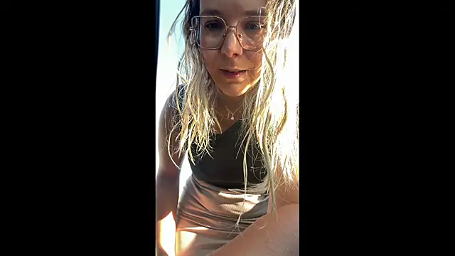 EmyLana online show from May 23, 2026, 6:34 am
