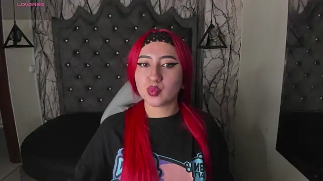 larissa01  online show from March 8, 2025, 3:06 am