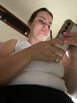 Im Amelia online show from October 31, 2025, 1:30 pm