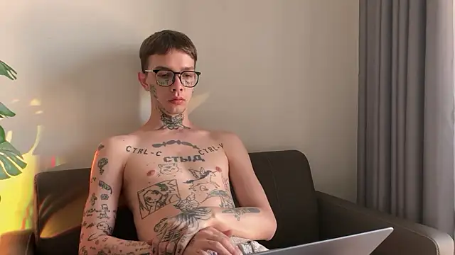 Snapshot of anahori__simon chatting on April 5, 2026, 12:28 am anahori simon online show from April 5, 2026, 12:28 am