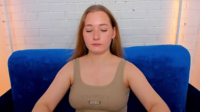 Snapshot of AlinaVice chatting on May 26, 2026, 1:26 am AlinaVice online show from May 26, 2026, 1:26 am