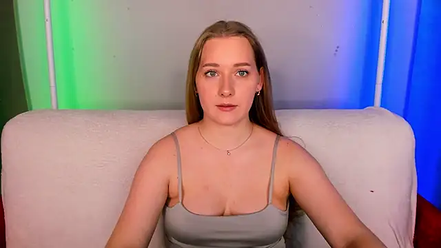 Snapshot of AlinaVice chatting on April 21, 2026, 2:51 am AlinaVice online show from April 21, 2026, 2:51 am