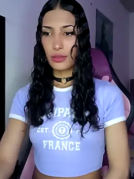 Lanna hott  online show from April 13, 2026, 7:51 pm