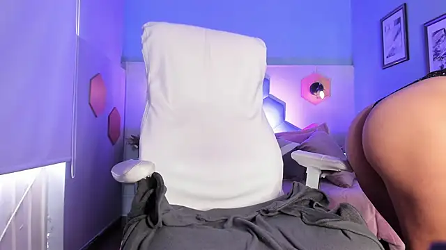 Snapshot of Valkiria_ponce chatting on March 18, 2025, 4:39 pm Valkiria ponce online show from March 18, 2025, 4:39 pm