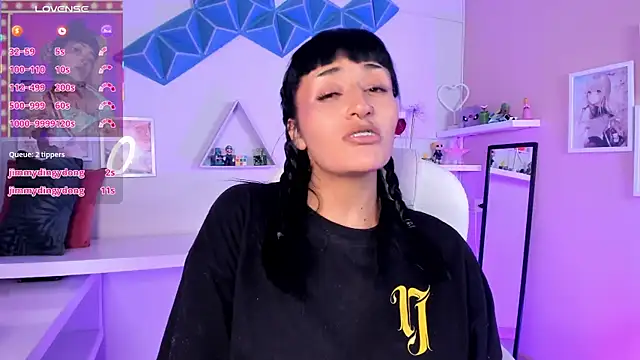 Valkiria ponce online show from April 13, 2026, 6:06 am