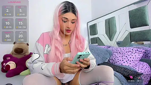 Snapshot of Jules-Angel chatting on November 3, 2025, 9:18 pm Jules-Angel online show from November 3, 2025, 9:18 pm