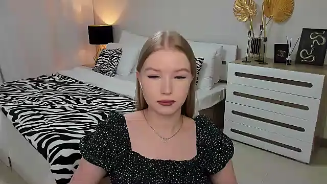 shy  lady online show from February 5, 2025, 2:05 pm