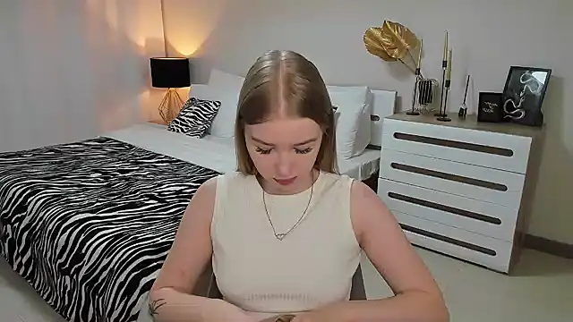 shy  lady online show from March 4, 2025, 6:18 pm