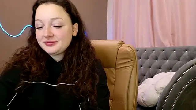 GloriNichols online show from October 18, 2025, 5:09 am