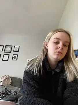 Snapshot of princess_blondex chatting on February 24, 2025, 9:32 am princess blondex online show from February 24, 2025, 9:32 am