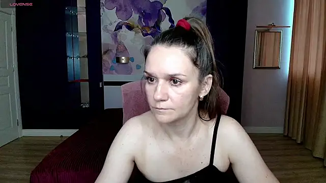 Snapshot of AriaGray chatting on November 16, 2025, 8:08 am AriaGray online show from November 16, 2025, 8:08 am