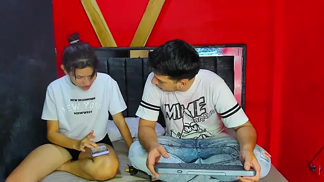 FerneyManti online show from December 4, 2025, 1:43 pm