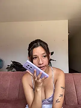 Snapshot of FerneyManti chatting on May 1, 2026, 3:06 pm FerneyManti online show from May 1, 2026, 3:06 pm
