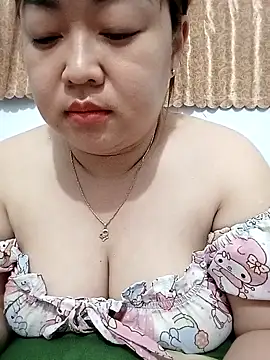 Snapshot of VyOanh2K chatting on November 16, 2025, 3:39 pm VyOanh2K online show from November 16, 2025, 3:39 pm