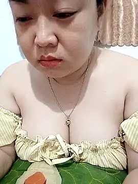 Snapshot of VyOanh2K chatting on October 20, 2025, 2:39 pm VyOanh2K online show from October 20, 2025, 2:39 pm