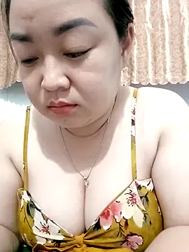 Snapshot of VyOanh2K chatting on October 14, 2025, 1:01 pm VyOanh2K online show from October 14, 2025, 1:01 pm