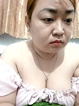 Snapshot of VyOanh2K chatting on October 31, 2025, 1:41 pm VyOanh2K online show from October 31, 2025, 1:41 pm