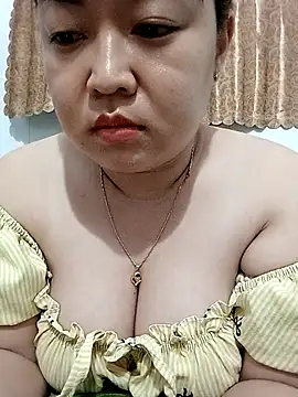 Snapshot of VyOanh2K chatting on November 18, 2025, 3:37 pm VyOanh2K online show from November 18, 2025, 3:37 pm