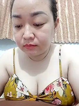 Snapshot of VyOanh2K chatting on April 6, 2026, 3:35 pm VyOanh2K online show from April 6, 2026, 3:35 pm