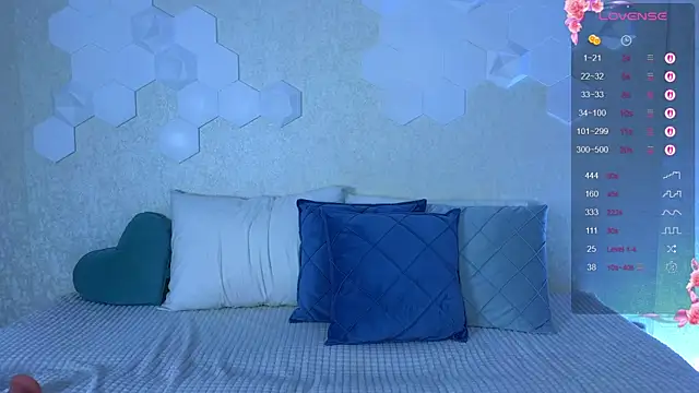 Lynna Sparks online show from November 4, 2025, 2:15 am