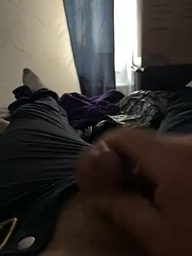 Snapshot of LeggyBus15 chatting on April 6, 2026, 10:11 pm LeggyBus15 online show from April 6, 2026, 10:11 pm