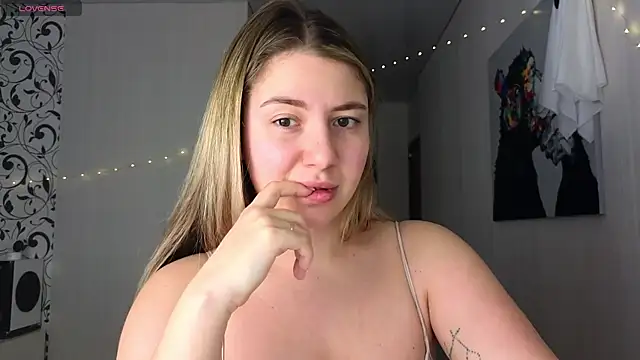Snapshot of Yassyaaa chatting on February 10, 2025, 2:19 am Yassyaaa online show from February 10, 2025, 2:19 am