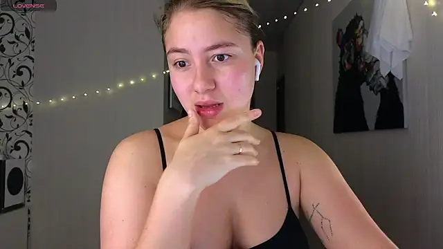 Snapshot of Yassyaaa chatting on January 25, 2025, 4:23 am Yassyaaa online show from January 25, 2025, 4:23 am
