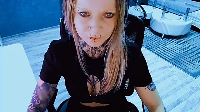 InesGold online show from April 10, 2026, 3:19 pm