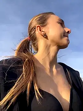 GraceTorrez online show from November 21, 2025, 12:04 pm