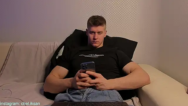 Snapshot of Bruno_Banani chatting on March 18, 2025, 12:39 pm Bruno Banani online show from March 18, 2025, 12:39 pm