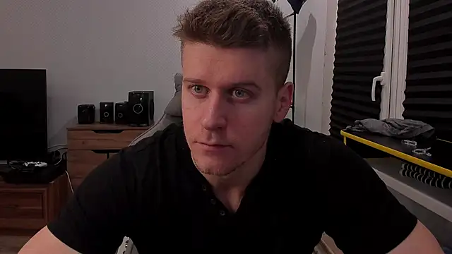 Snapshot of Bruno_Banani chatting on March 22, 2025, 6:47 pm Bruno Banani online show from March 22, 2025, 6:47 pm