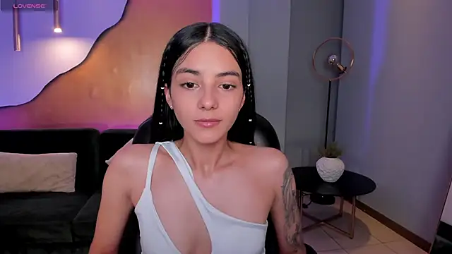 Snapshot of HannahJamesX chatting on January 21, 2025, 7:28 pm HannahJamesX online show from January 21, 2025, 7:28 pm